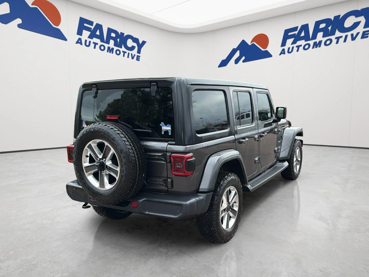 Used 2020 Granite Crystal Metallic Clearcoat Jeep Sahara image 5