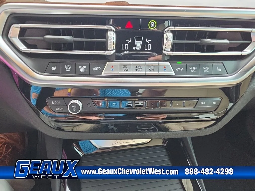 Used 2024 Black BMW sDrive30i image 16