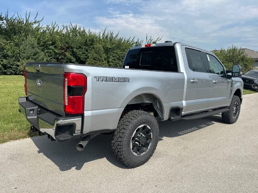 New 2027 Silver Ford XLT image 14