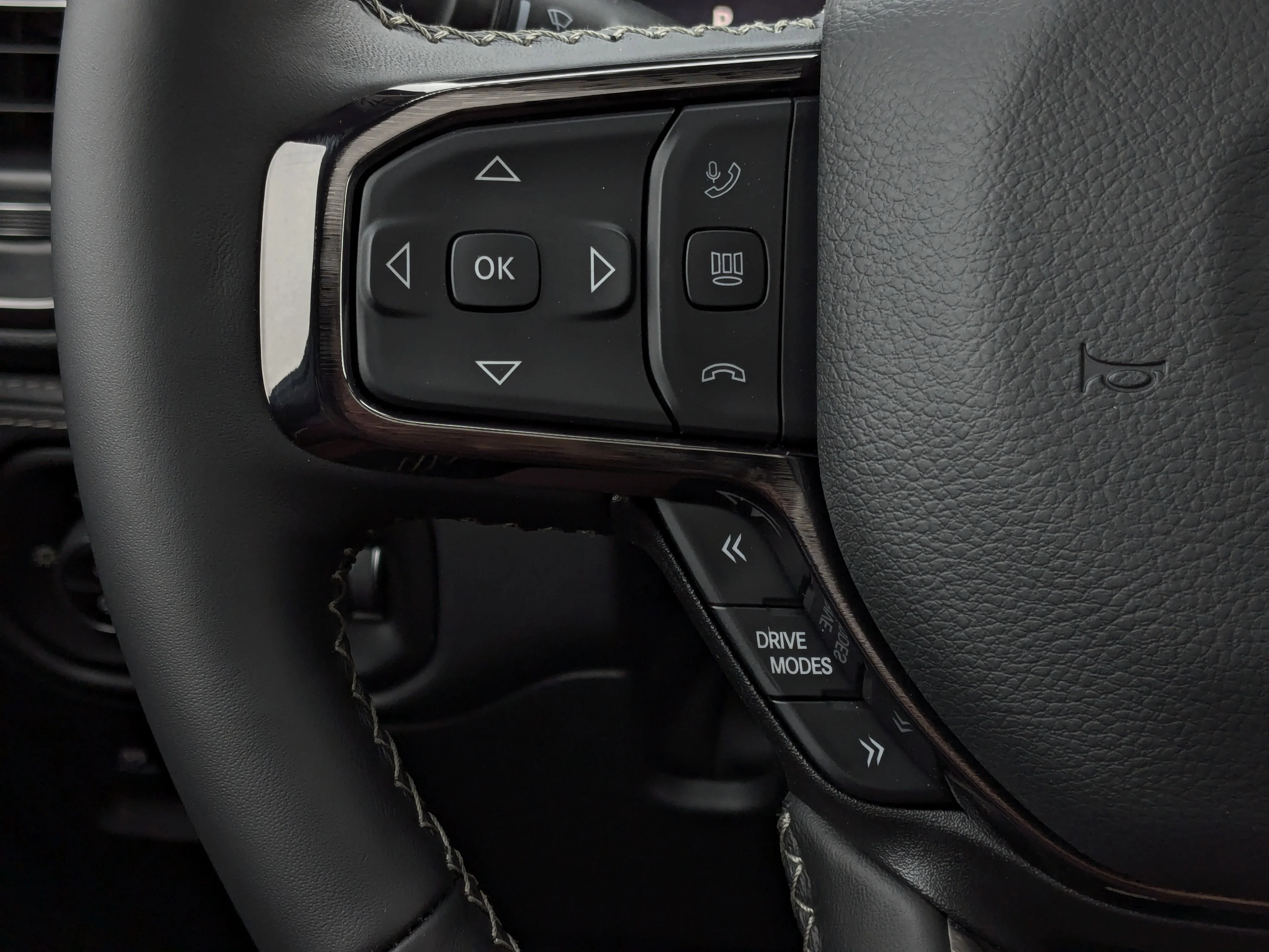 New 2026 Black RAM Limited - PANO SUNROOF - HEADS UP DISPLAY - RAMBOX CARGO - NIGHT EDITION & TONS MORE! image 18