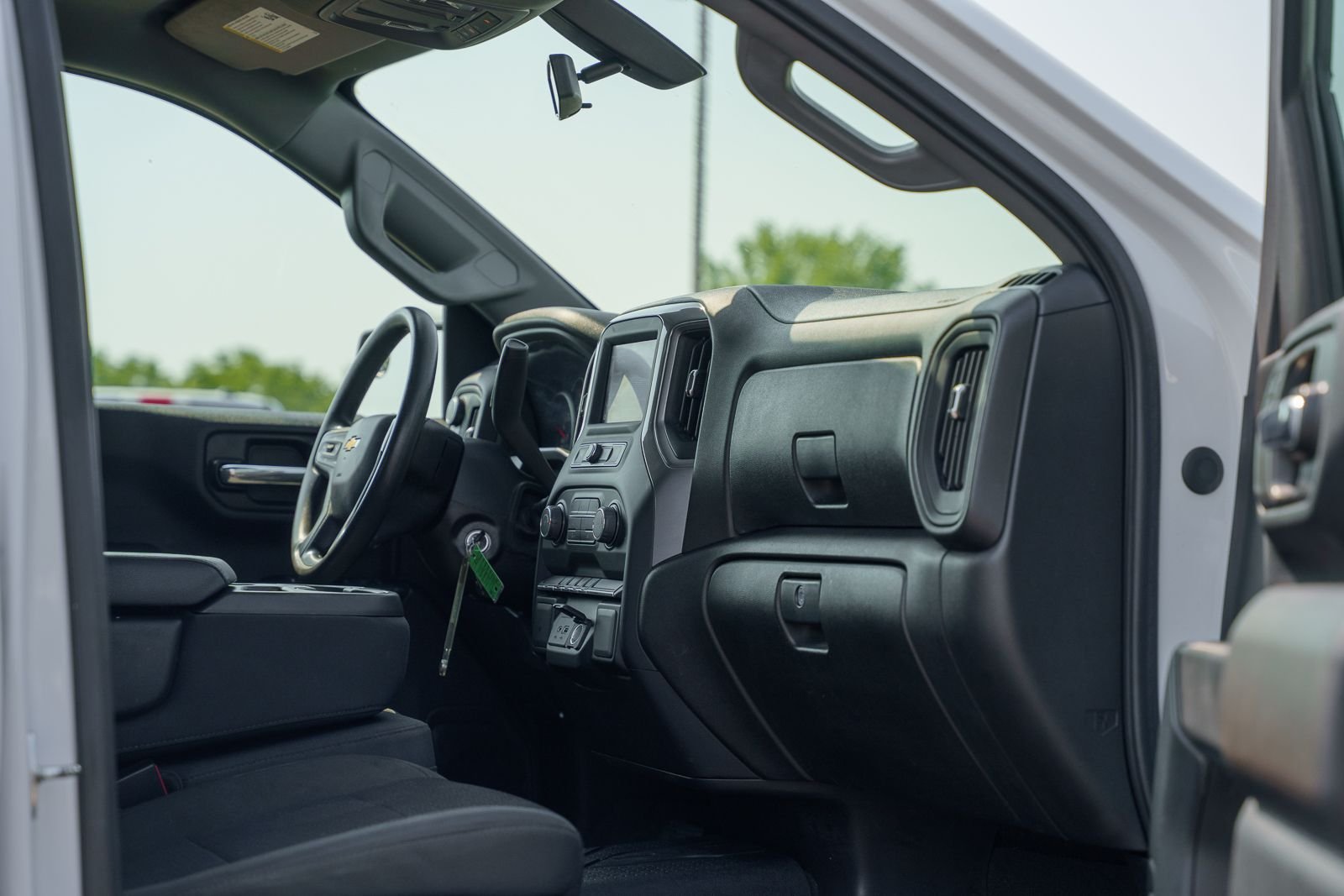 Used 2022  Chevrolet Custom image 13