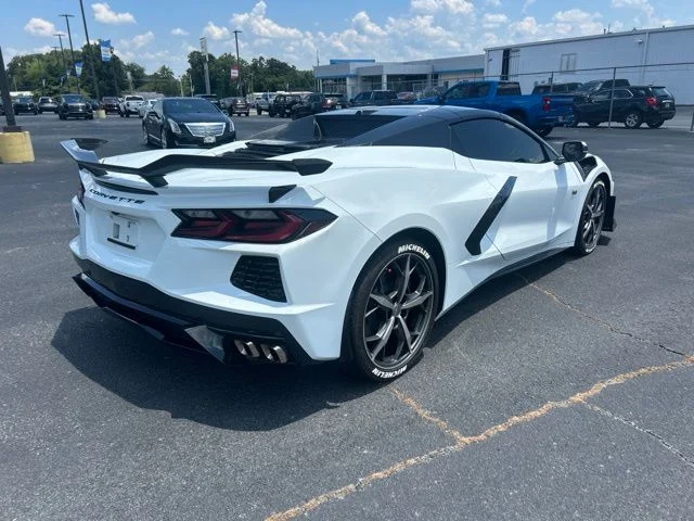 Used 2021 White Chevrolet Stingray image 4