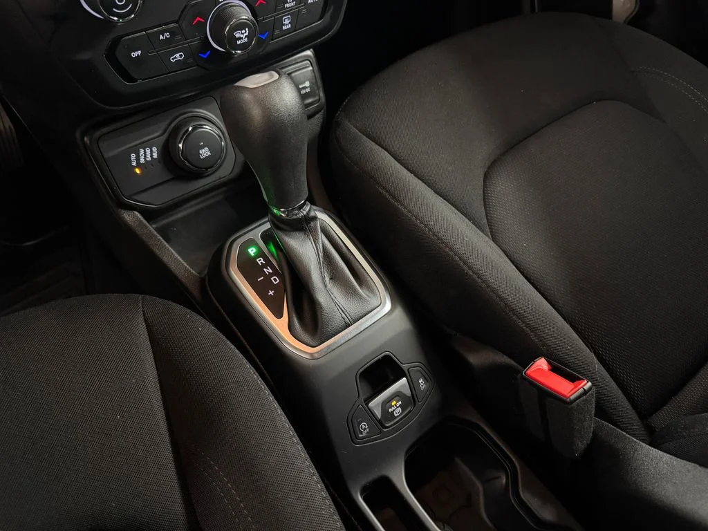 Used 2023 Gray Jeep Latitude image 23