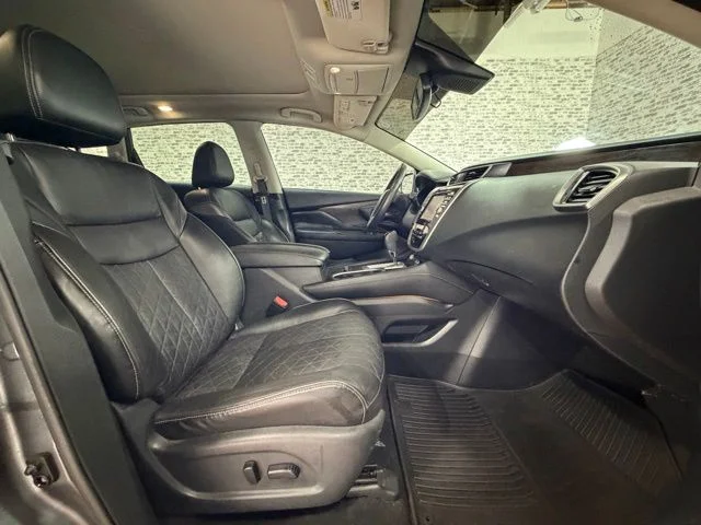 Used 2020 Gray Nissan Platinum image 9