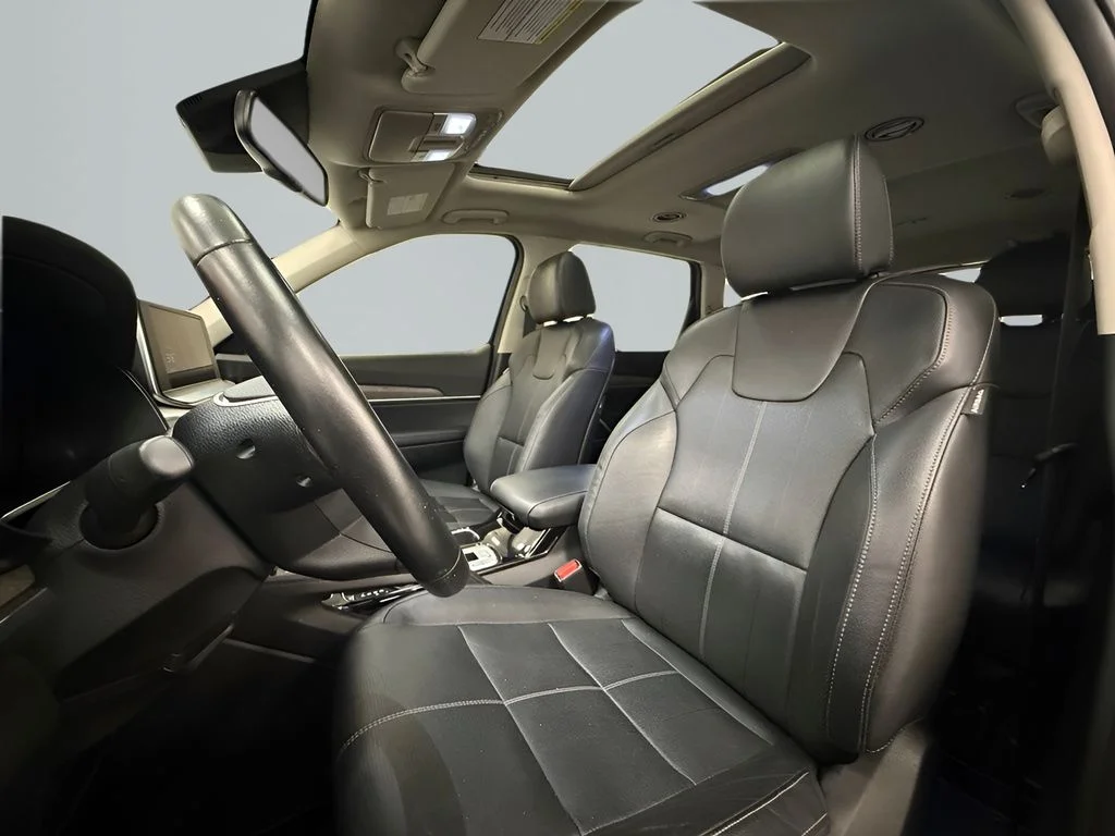 Used 2022 Black Kia EX image 10