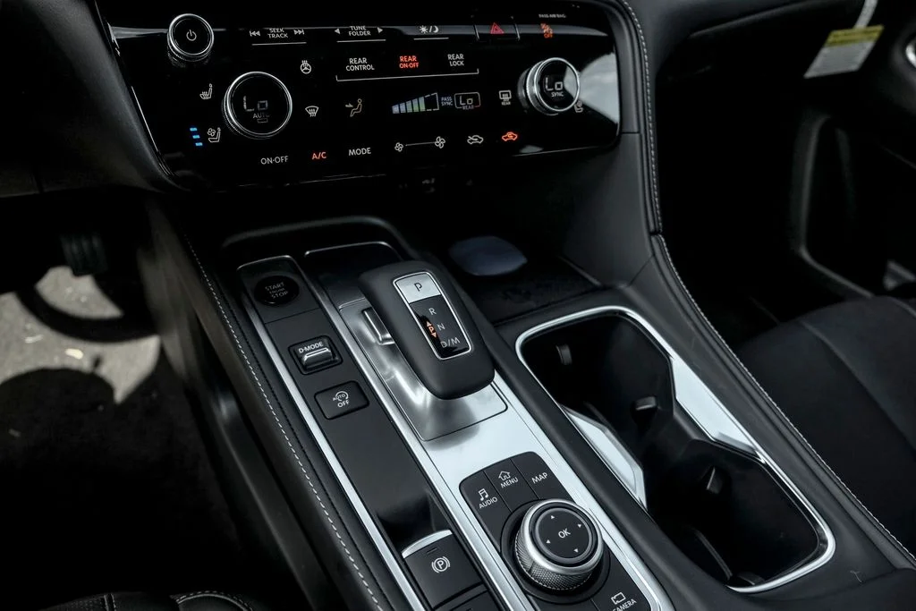 New 2027 2T RAD WHT INFINITI Sport AWD image 16