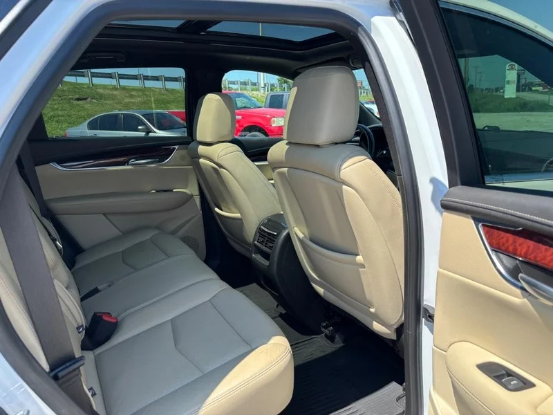 Used 2019 Crystal White Tricoat Cadillac Premium Luxury FWD image 12