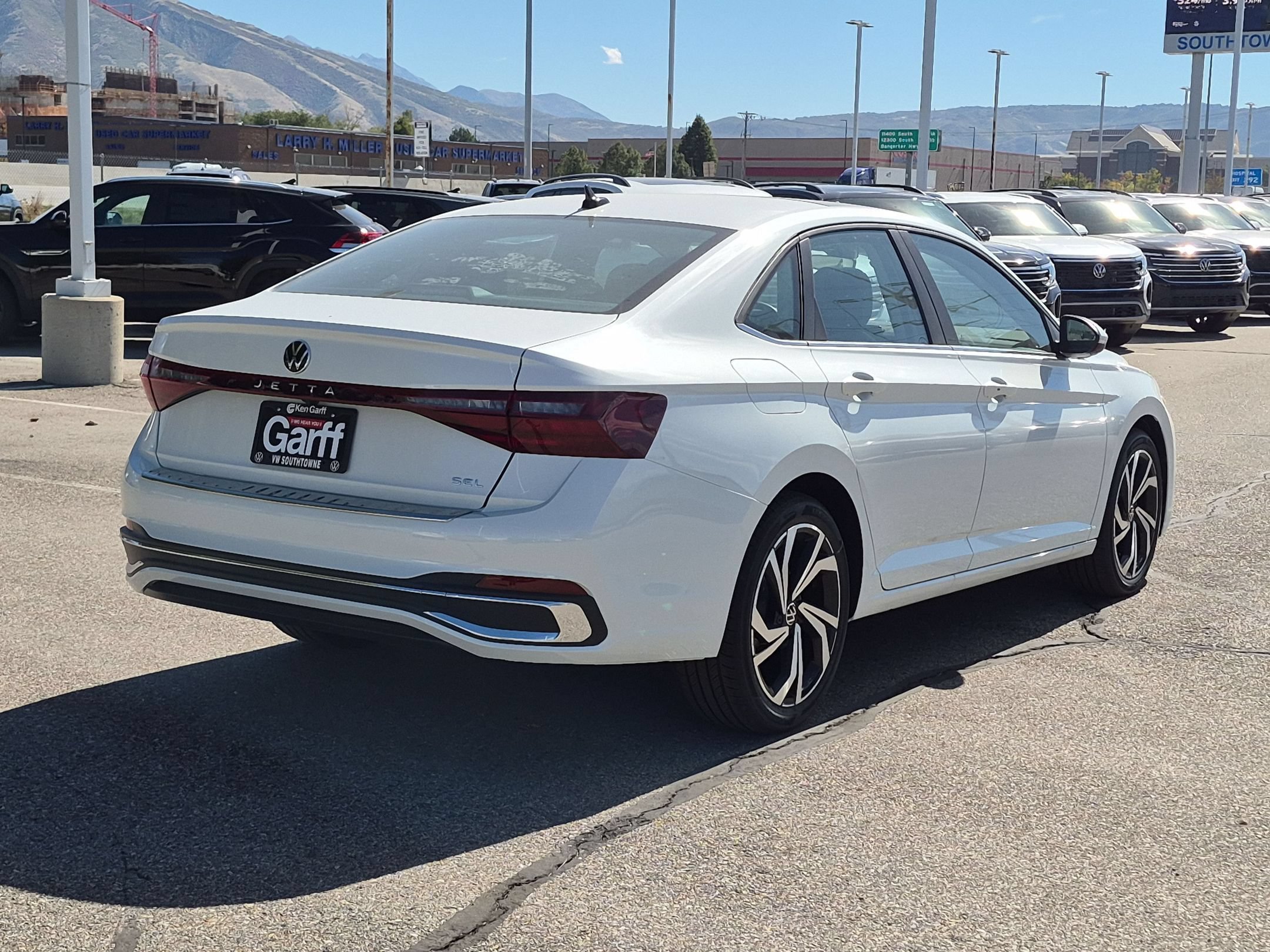 New 2027 Opal White Pearl Volkswagen SEL image 3