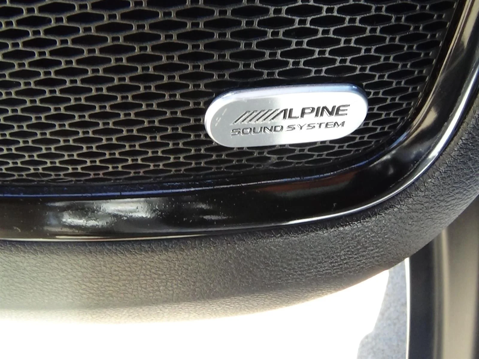 Certified Used 2024 Bright White Clear Coat (pw7) Jeep Trailhawk image 18