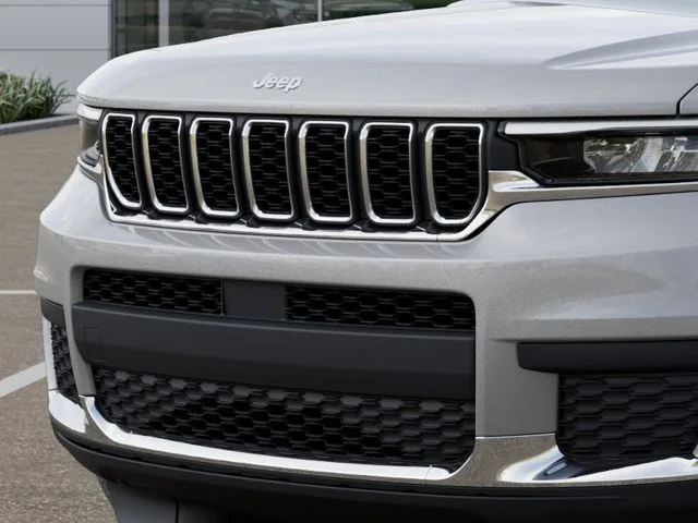 New 2026 Silver Zynith Jeep Laredo X image 11