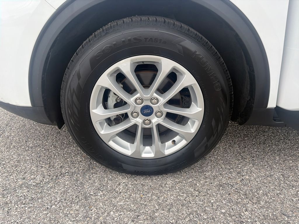 Used 2022 White Ford SE image 26