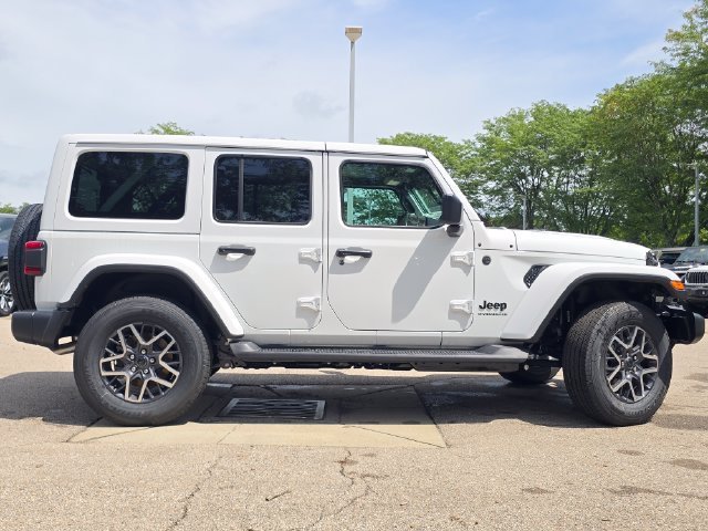 New 2026 Bright White Clear-Coat Exterior Paint Jeep Sahara image 28