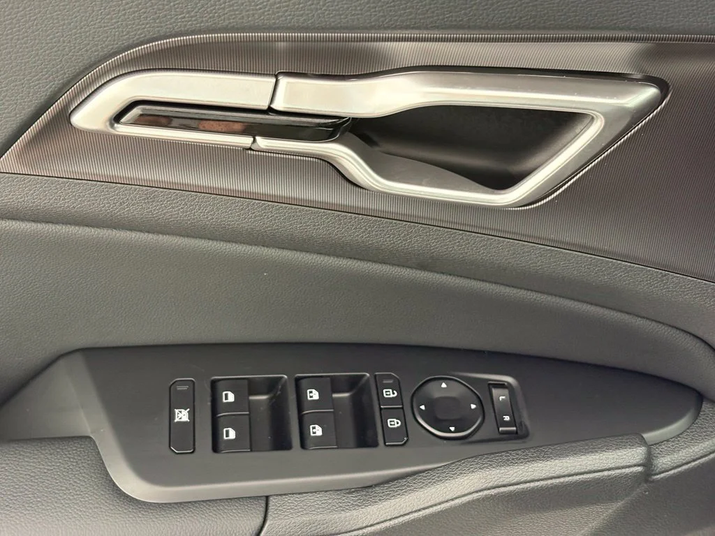 New 2027 Snow White Pearl Kia EX image 26