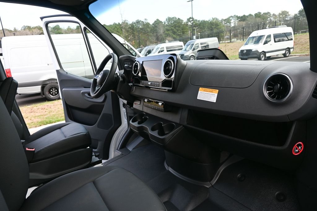 Used 2026 White Mercedes-Benz Cargo 170 WB image 21