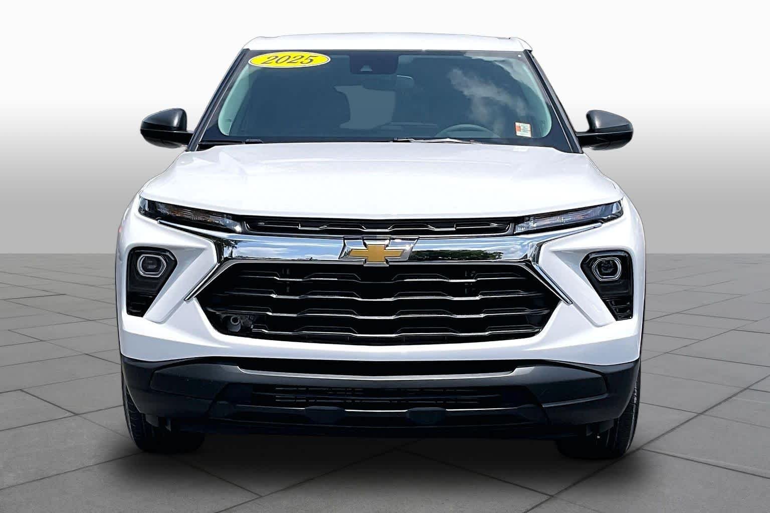 Used 2025 Summit White Chevrolet LS image 4