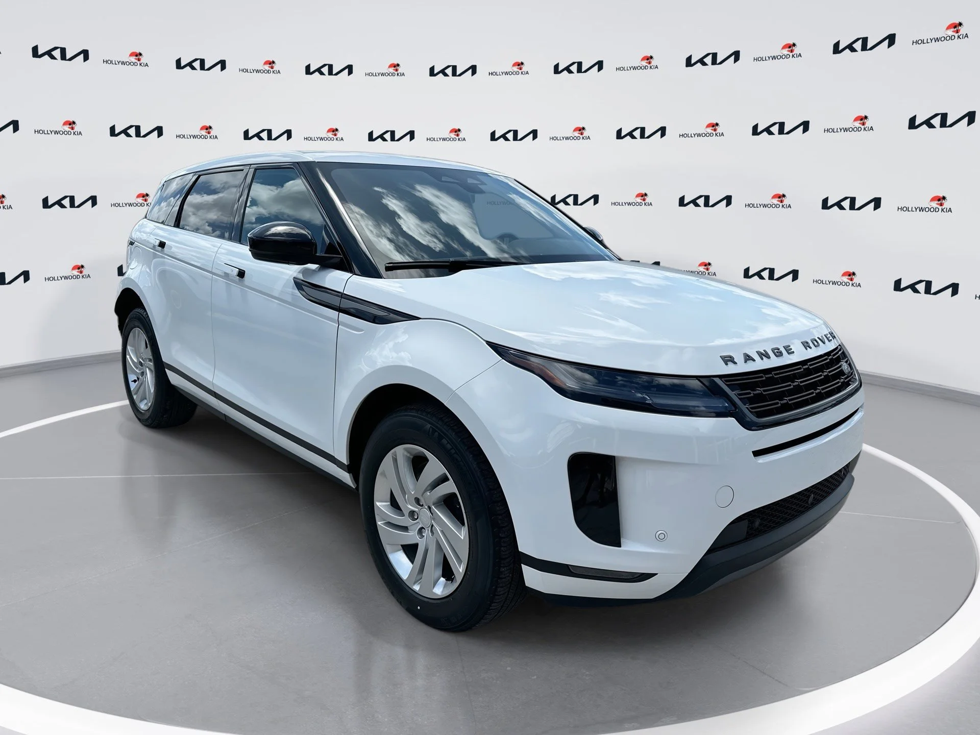 2025 Land Rover Range Rover Evoque S's photo