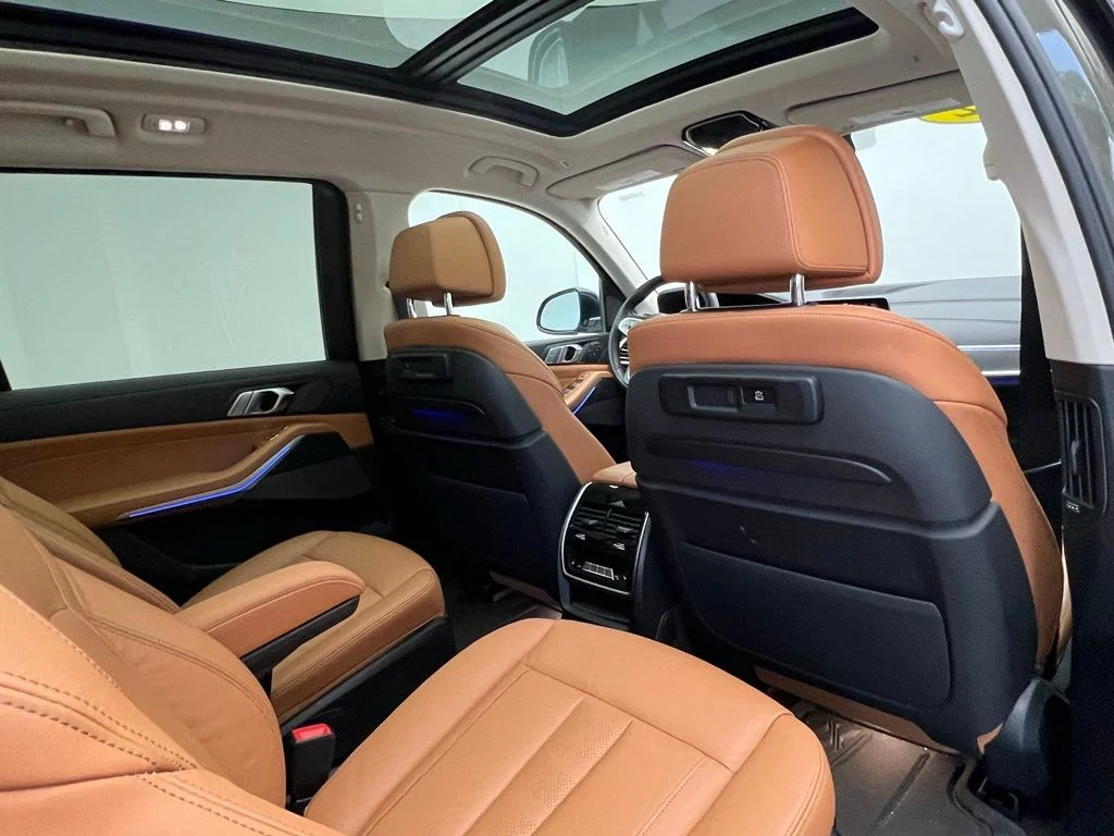 Used 2022 Green BMW xDrive40i image 8