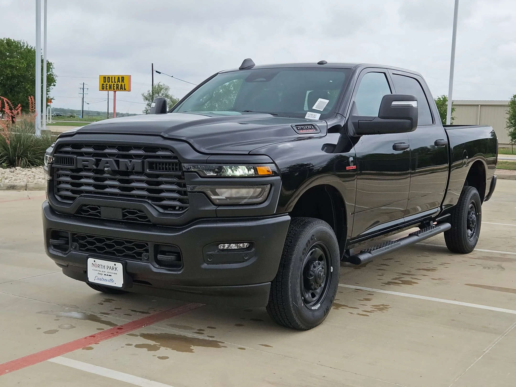 New 2026 Diamond Black Crystal Pearl-Coat Exterior Paint RAM Tradesman image 7