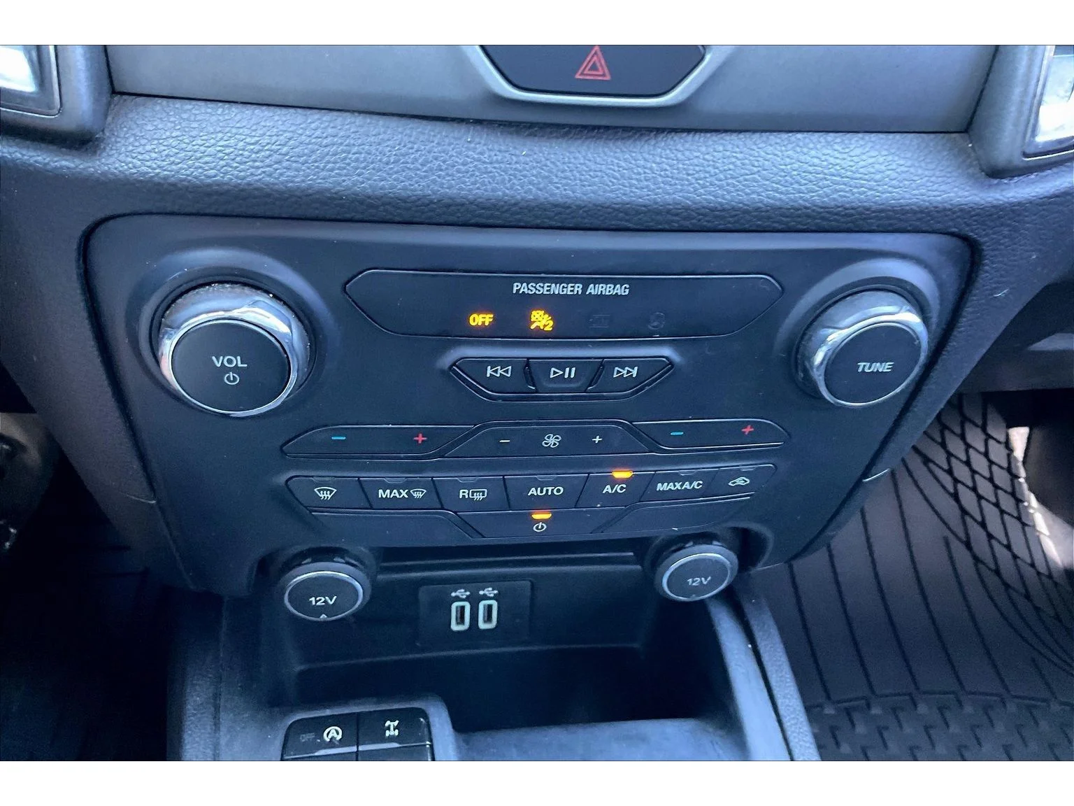 Used 2021  Ford XL image 21