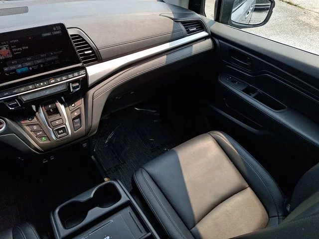 Used 2025  Honda EX-L image 16