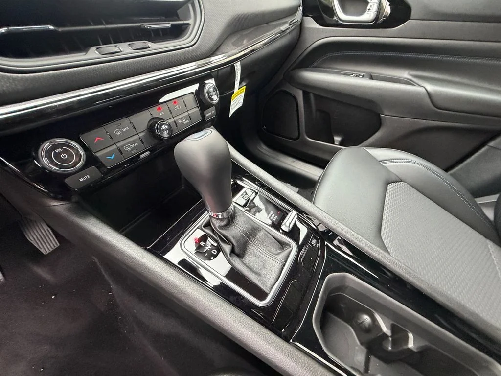 New 2026 Red Jeep Latitude image 22