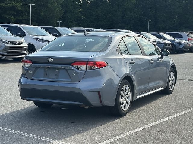 Used 2020  Toyota LE image 5