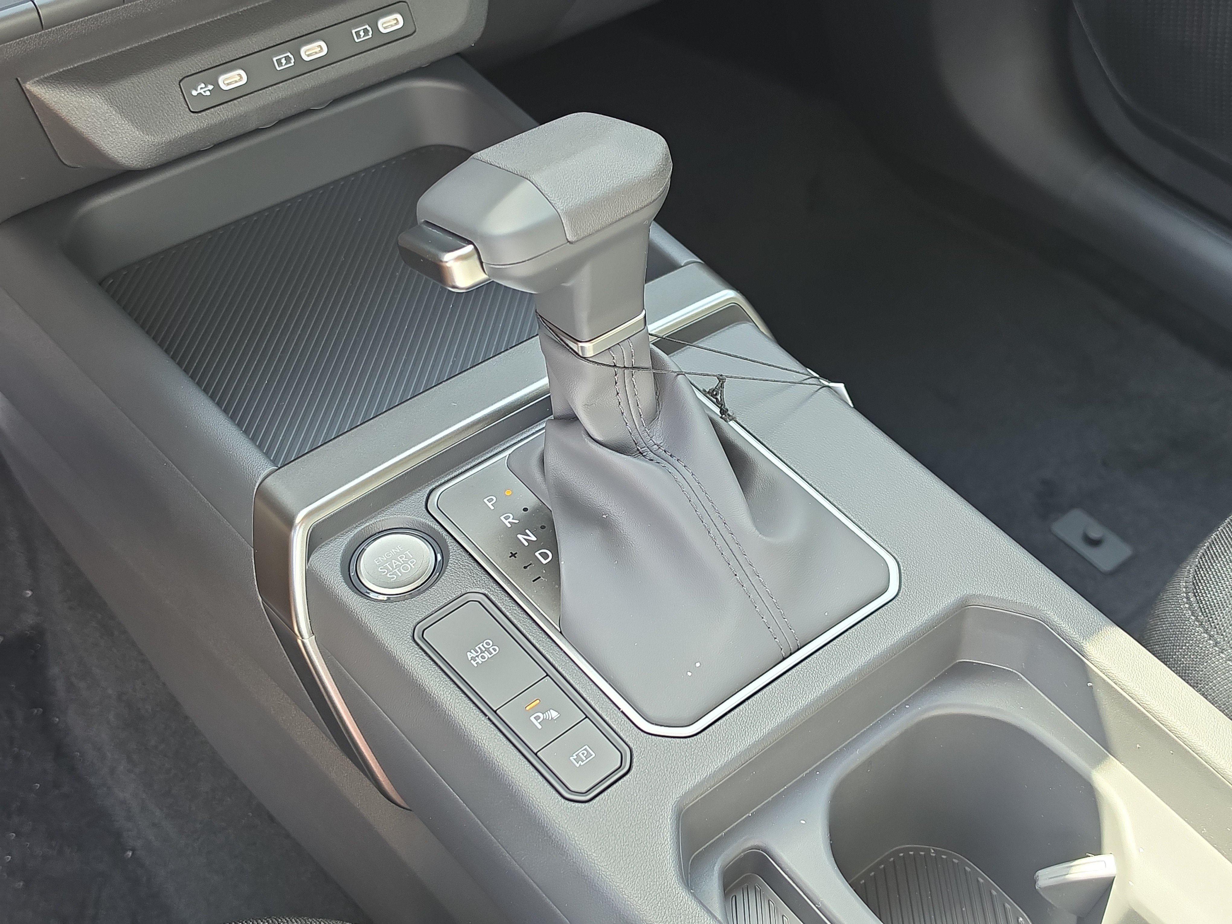 New 2027 Ivory Silver Kia LX image 25