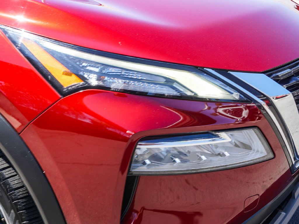 Used 2021 Red Nissan SV image 10
