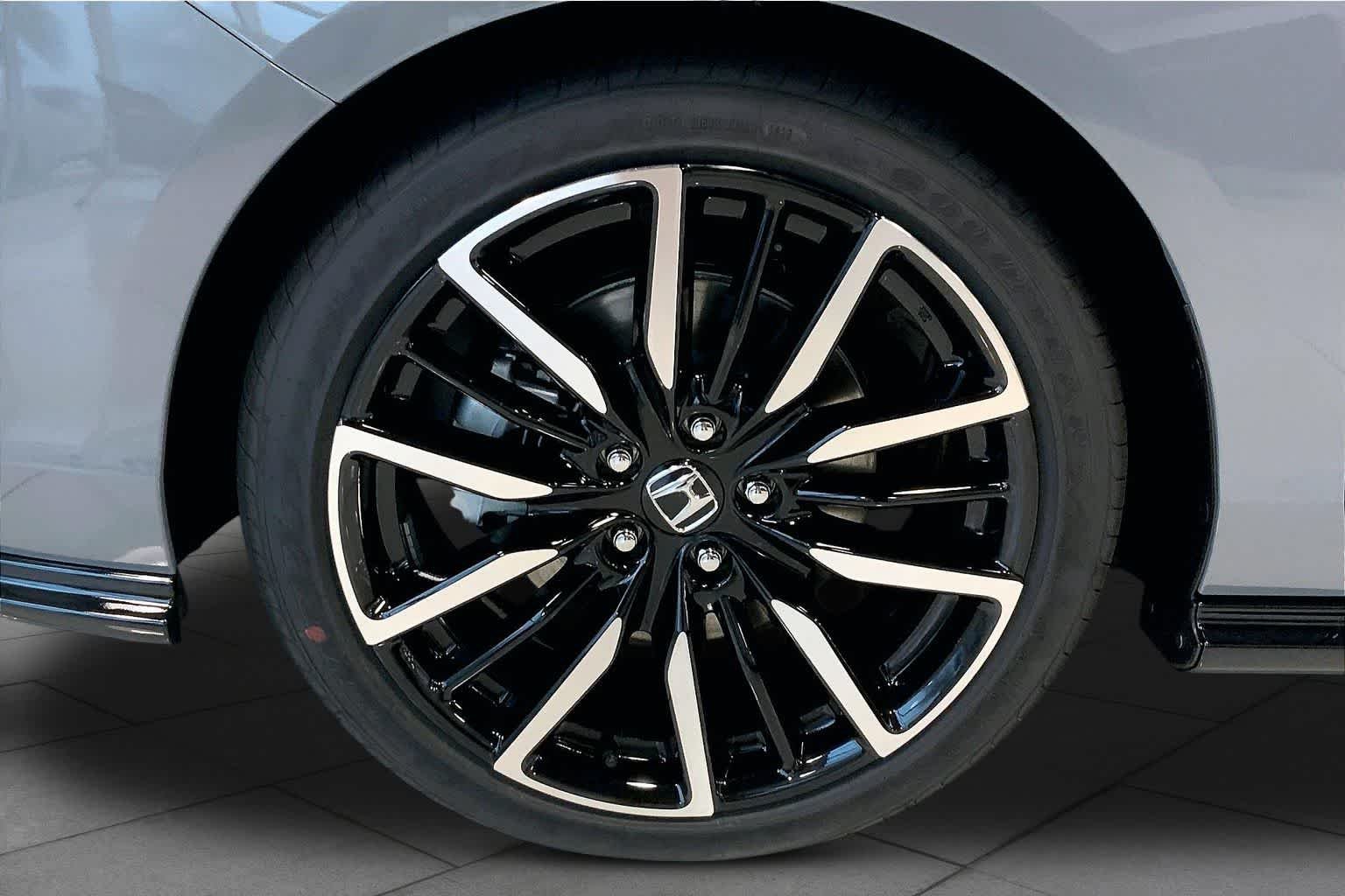 New 2026 Urban Gray Pearl Honda Touring Hybrid image 12