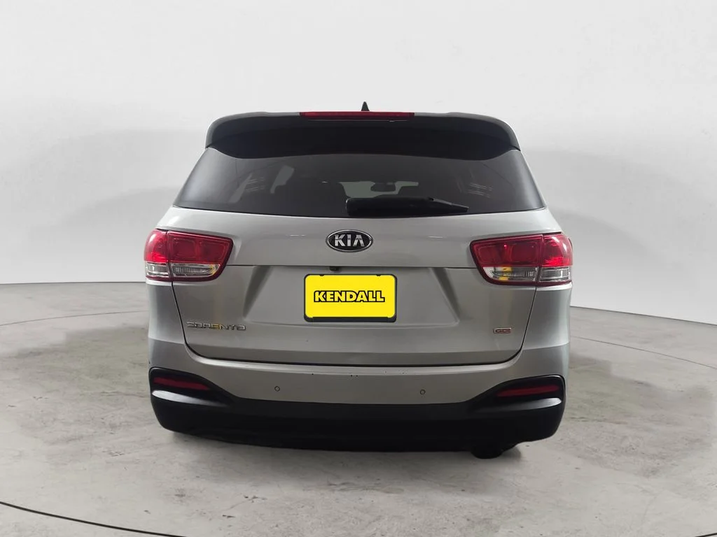 Used 2016 Silver Kia LX image 6