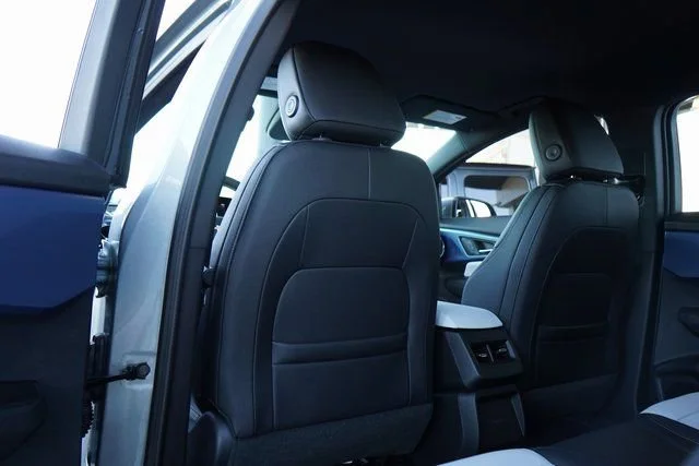 2025 Chevrolet Equinox EV LT - Photo 27