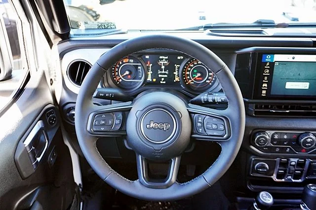 New 2026 Bright White Clear-Coat Exterior Paint Jeep Sport S image 28