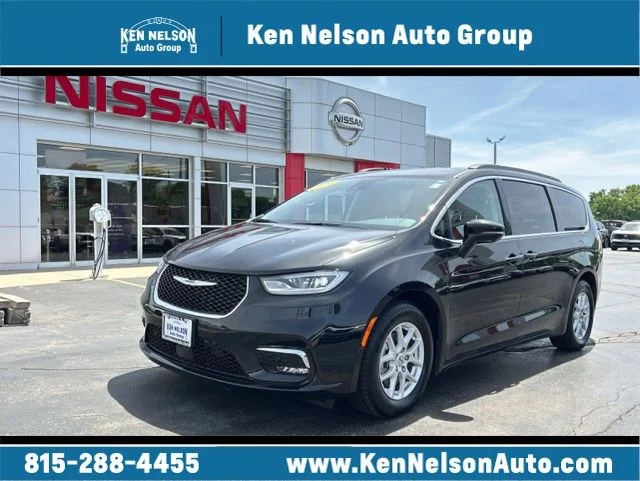 2022 Chrysler Pacifica Touring L's photo