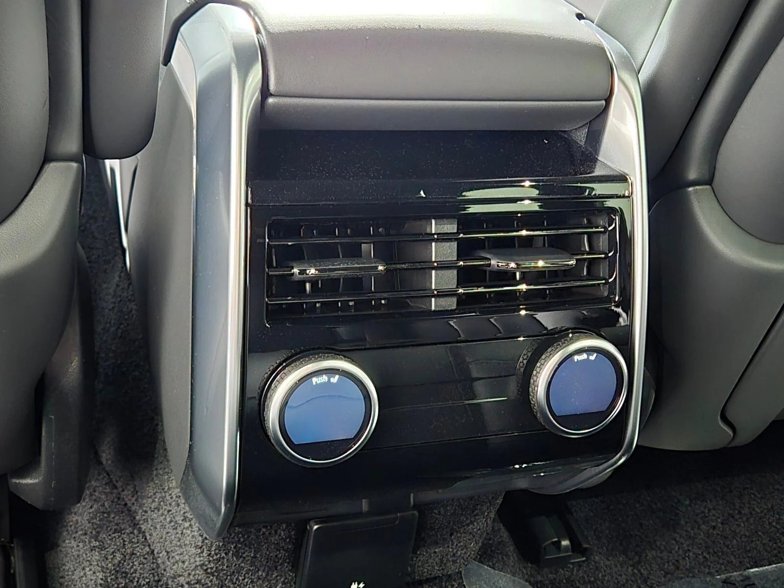 New 2026 Fuji White Land Rover SE image 14