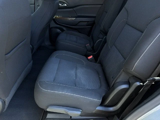 Used 2023 Silver GMC SLE image 19