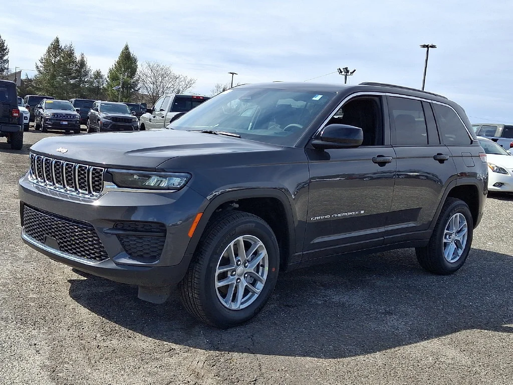 New 2026 Baltic Gray Metallic Clear-Coat Exterior Paint Jeep Laredo X image 4