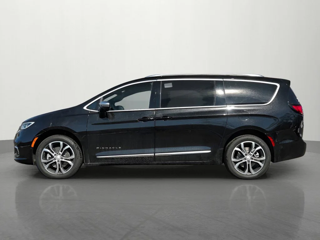 New 2026 Diamond Black Crystal Pearlcoat Chrysler Pinnacle image 3