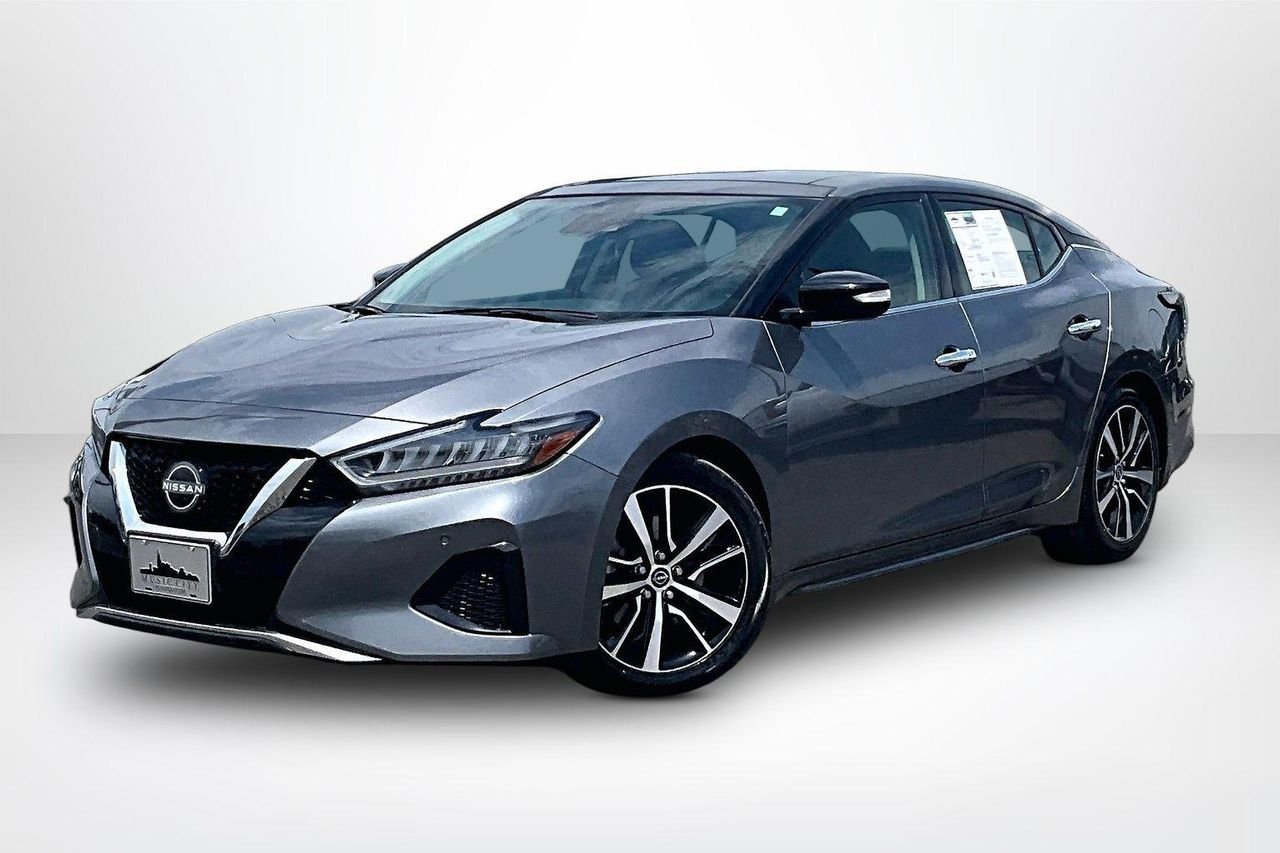 Used 2023 Gun Metallic Nissan SL image 3