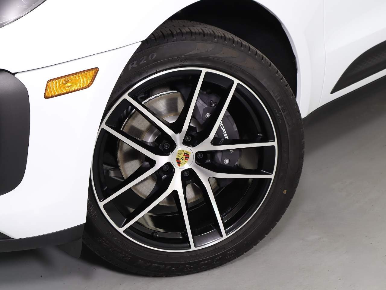 2026 Porsche Macan - Photo 26