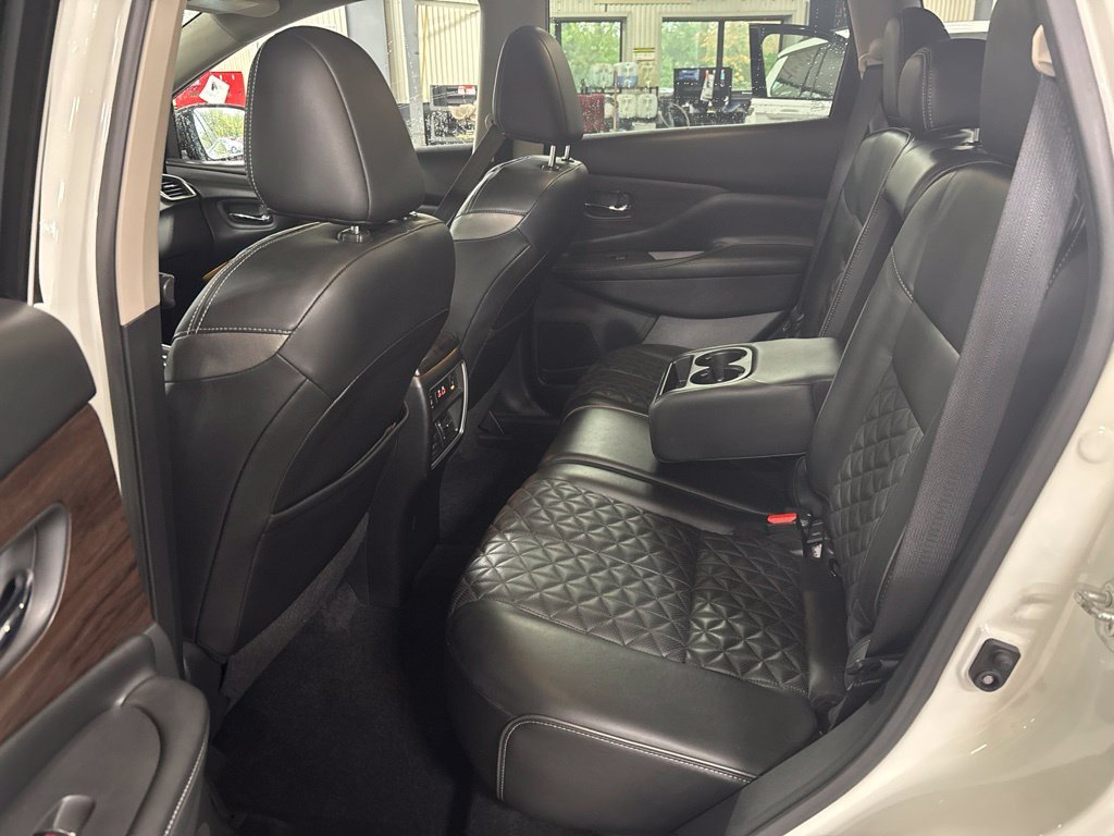 Used 2019 White Nissan Platinum image 27