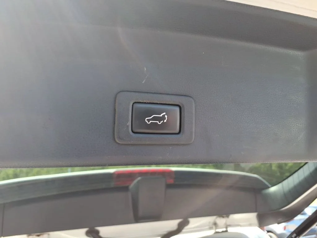 Used 2019 White Subaru Touring image 20