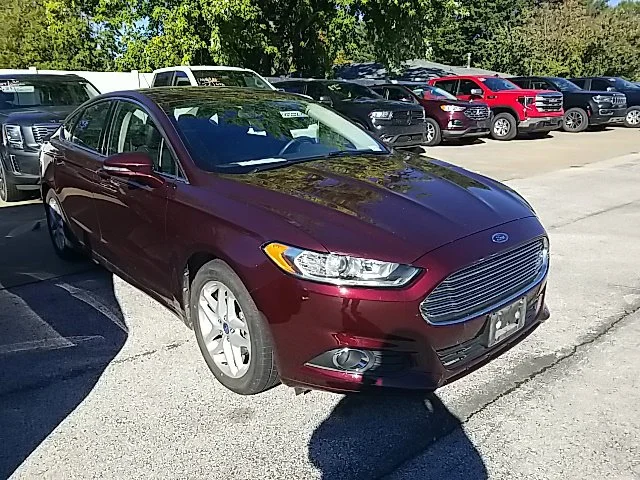 Used 2013 Red Ford SE image 3
