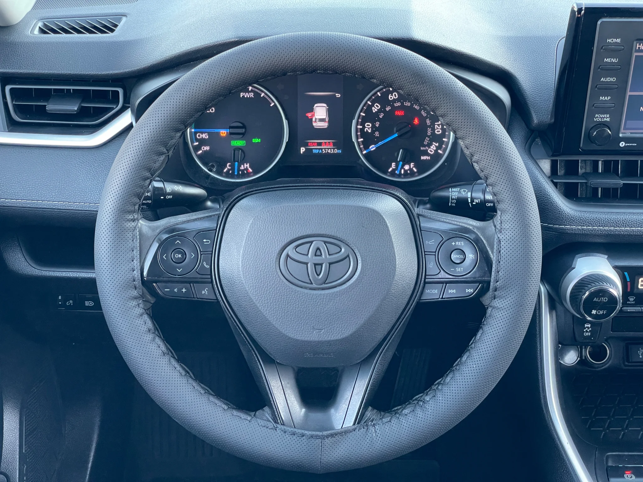 Used 2021 Super White Toyota Hybrid XLE image 10