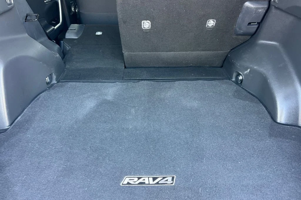 Used 2025 White Toyota XLE image 19