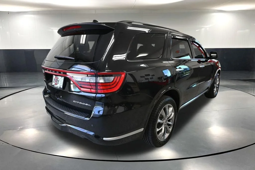 Certified Used 2022 Black Dodge Citadel image 4