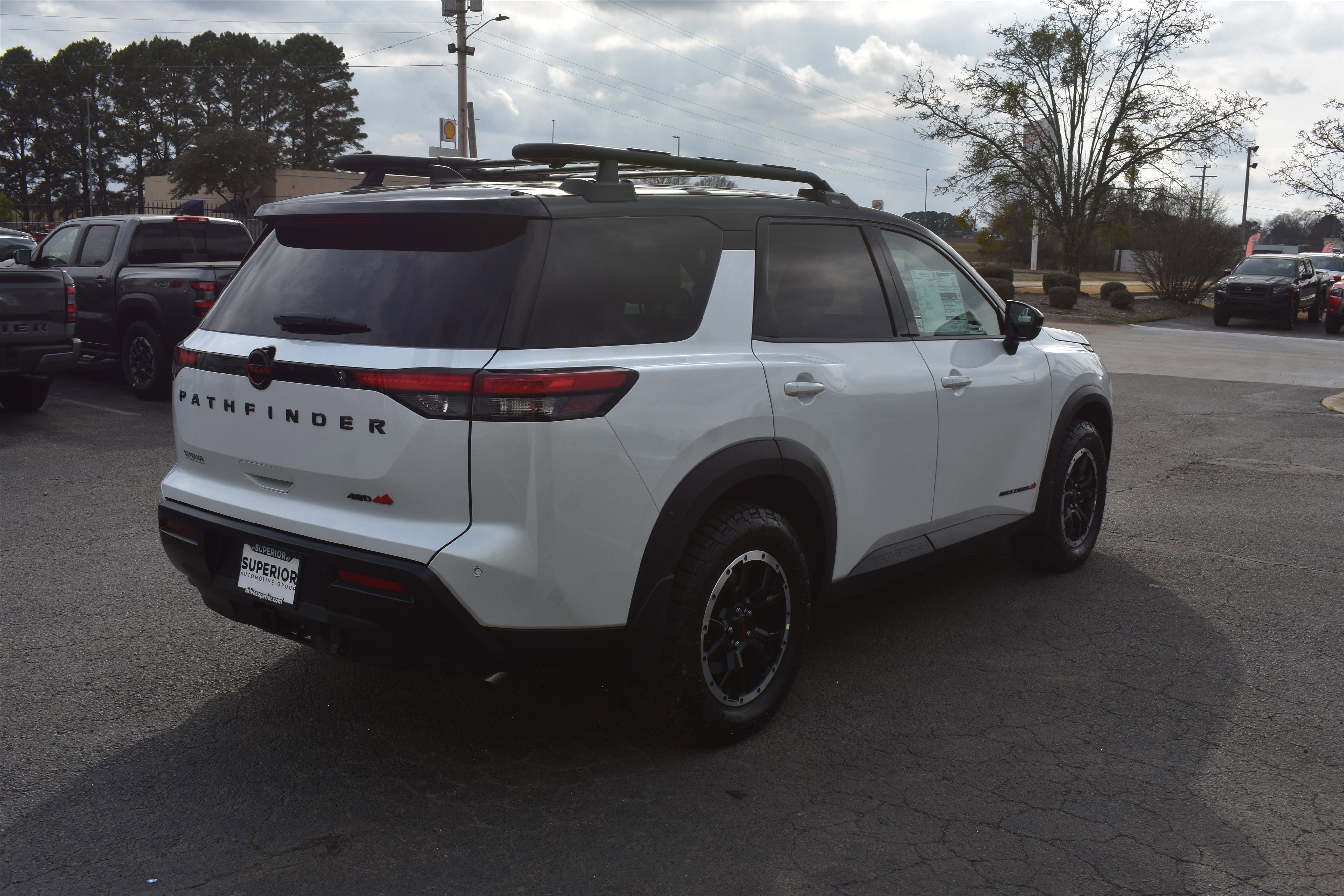 New 2026 Everest White Pearl TriCoat / Super Black Two-tone Nissan Rock Creek® image 5