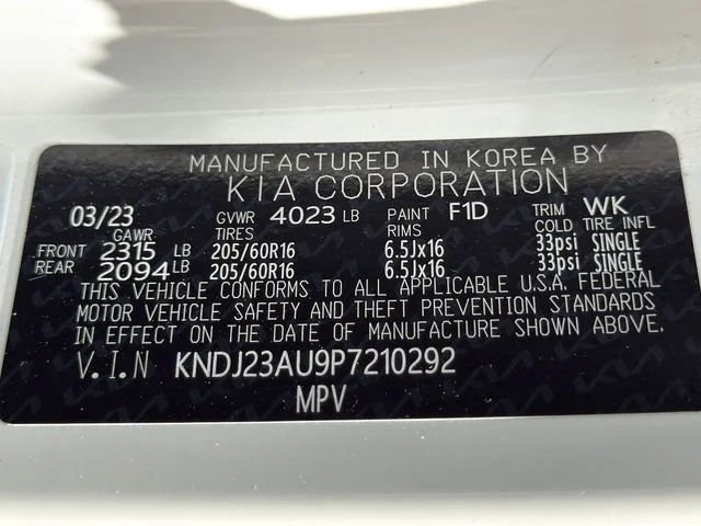 Used 2023 White Kia S image 28