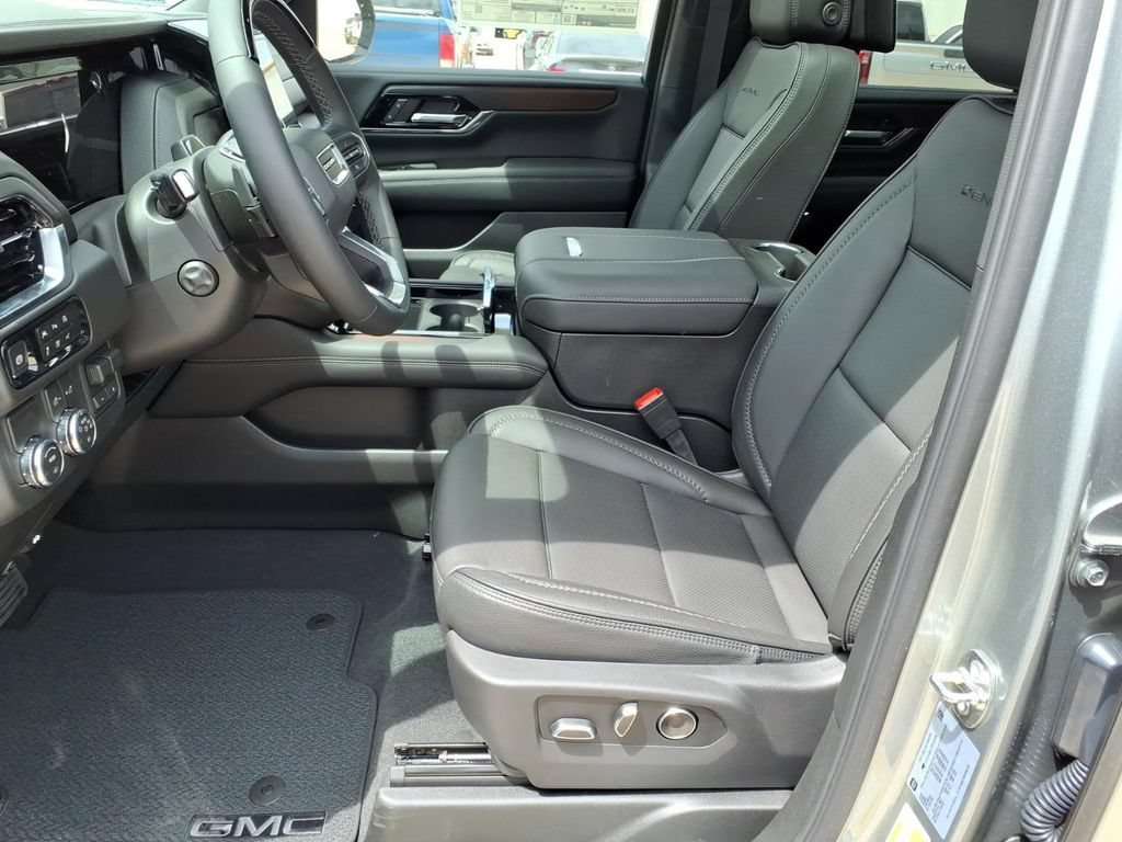2026 GMC Yukon XL Denali - Photo 14