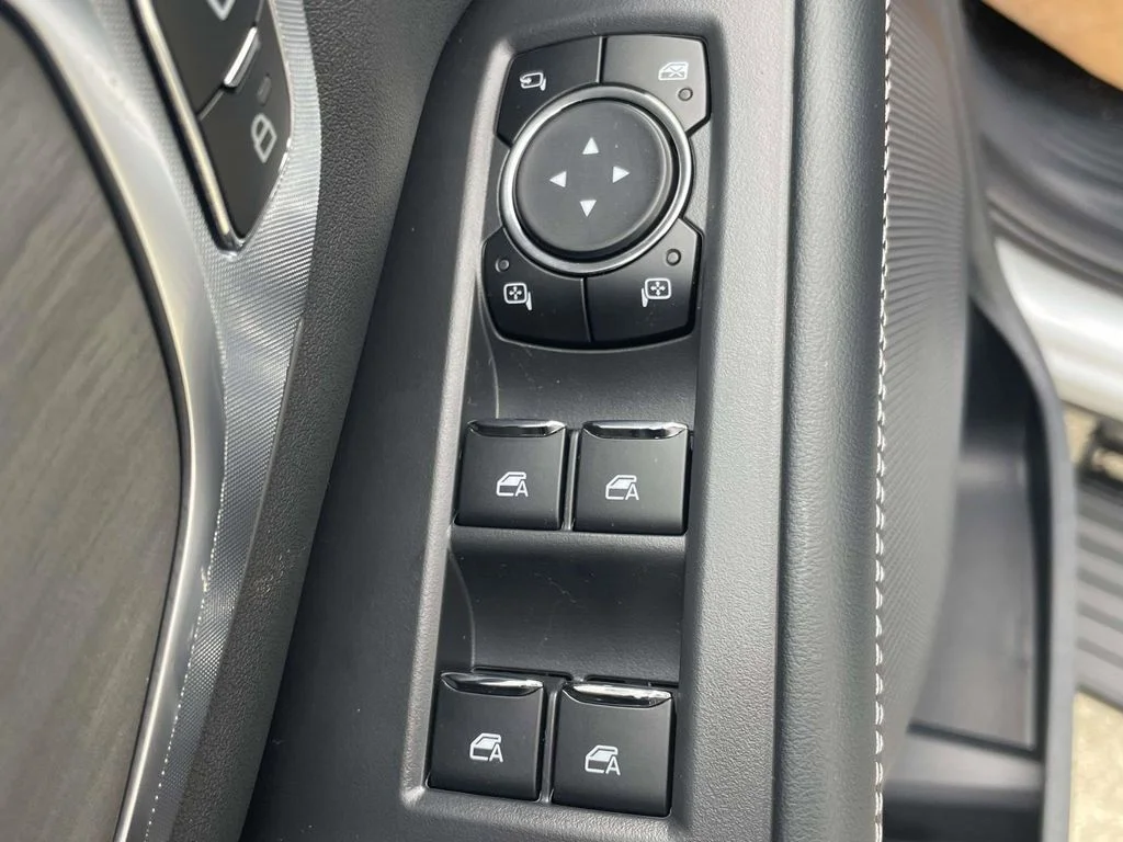 New 2025 Black Ford Platinum image 15