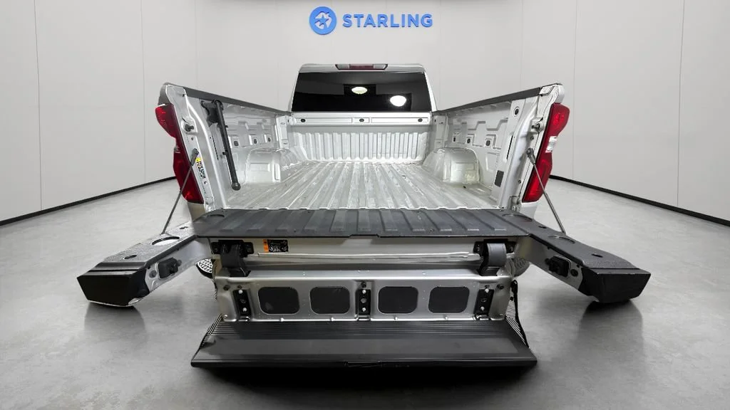 Used 2022 Silver Ice Metallic Chevrolet Custom image 30